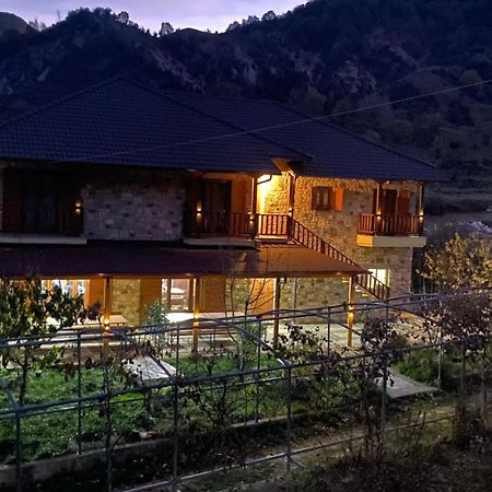 Albergue Bujtina Hader Xhebro Tepelene Exterior foto