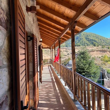 Albergue Bujtina Hader Xhebro Tepelene Exterior foto