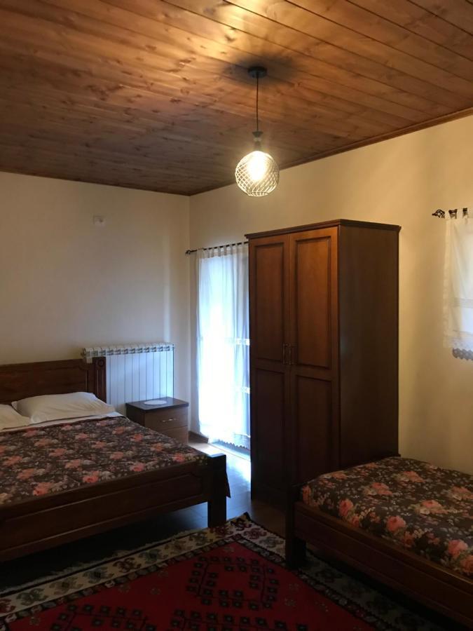 Albergue Bujtina Hader Xhebro Tepelene Exterior foto