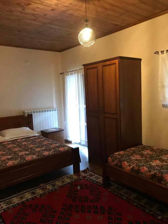 Albergue Bujtina Hader Xhebro Tepelene Exterior foto