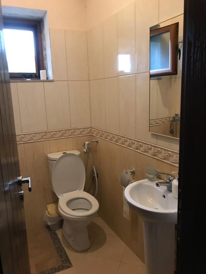Albergue Bujtina Hader Xhebro Tepelene Exterior foto