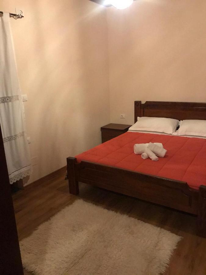 Albergue Bujtina Hader Xhebro Tepelene Exterior foto