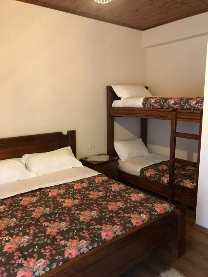 Albergue Bujtina Hader Xhebro Tepelene Exterior foto