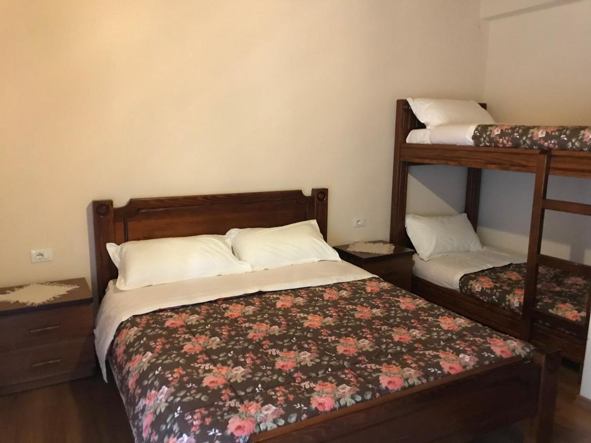 Albergue Bujtina Hader Xhebro Tepelene Exterior foto