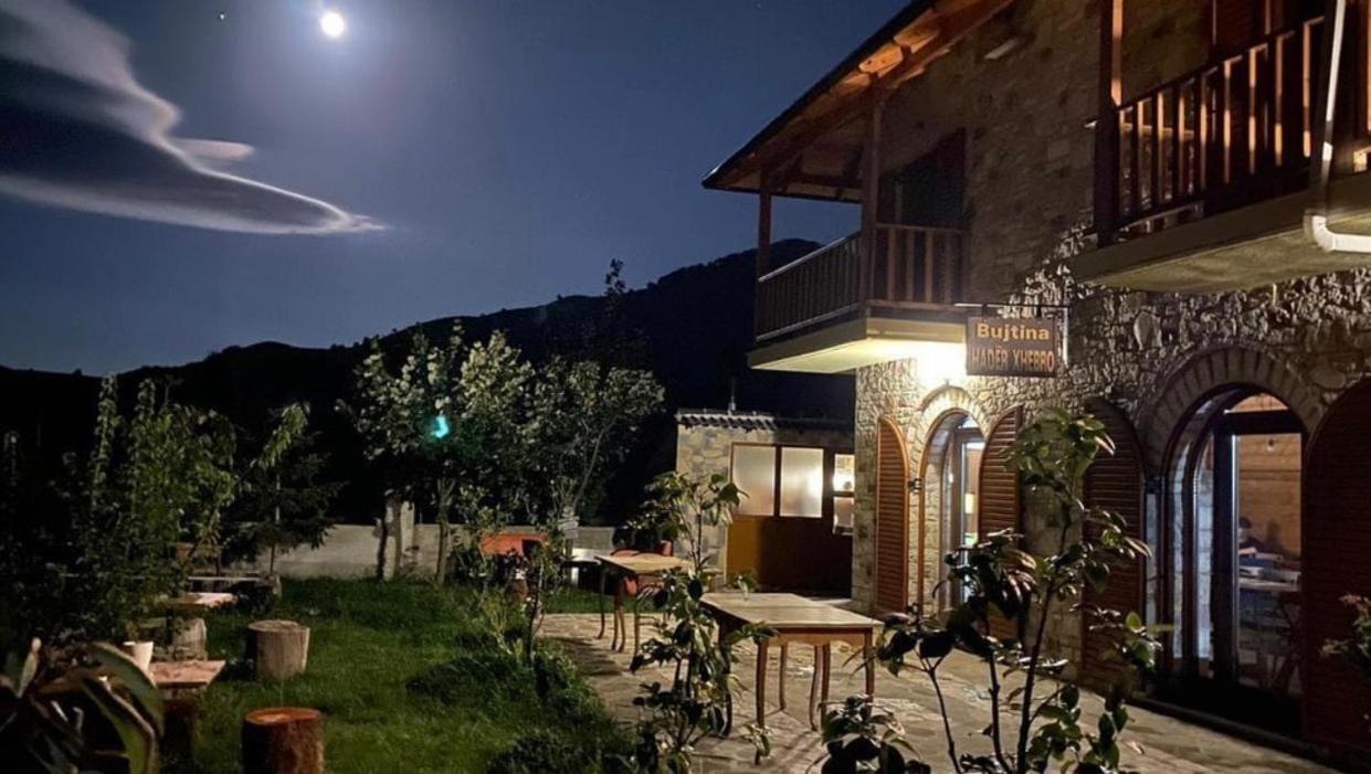 Albergue Bujtina Hader Xhebro Tepelene Exterior foto