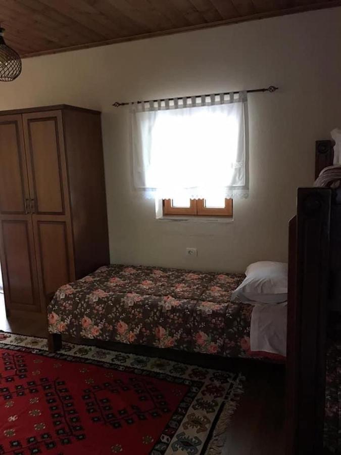 Albergue Bujtina Hader Xhebro Tepelene Exterior foto