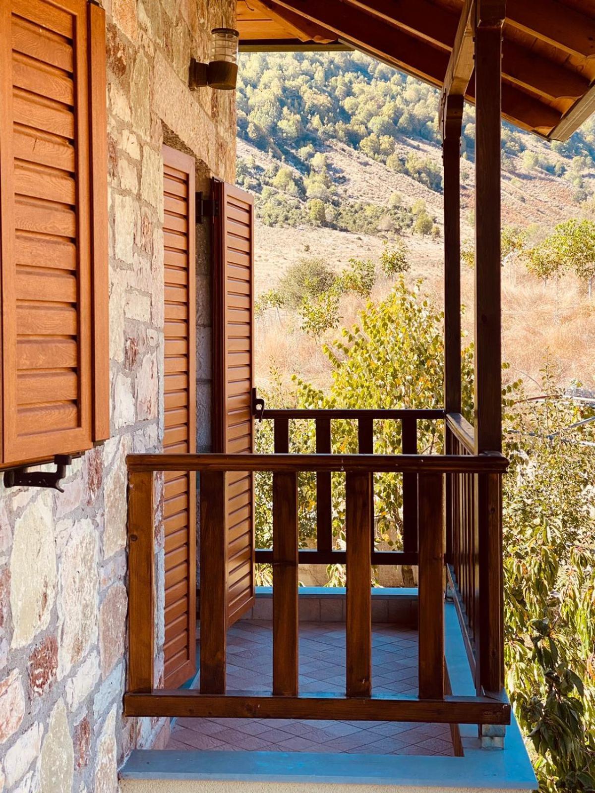 Albergue Bujtina Hader Xhebro Tepelene Exterior foto