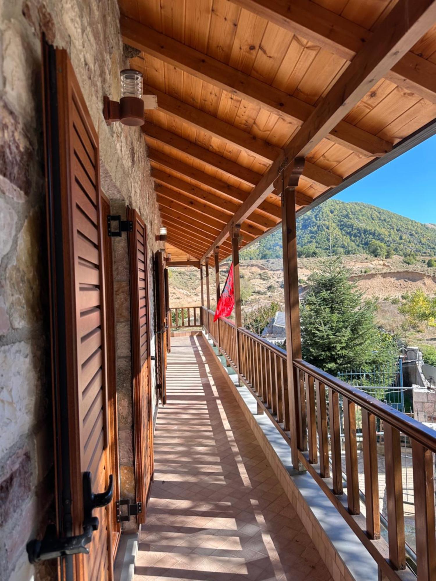 Albergue Bujtina Hader Xhebro Tepelene Exterior foto
