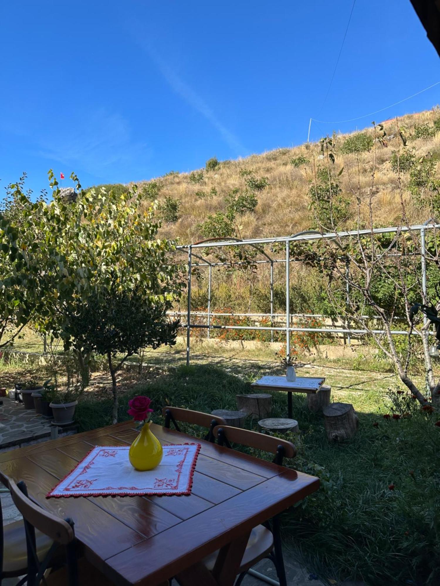 Albergue Bujtina Hader Xhebro Tepelene Exterior foto